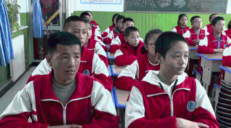 反应过度？男子坐公交没戴N95被乘客骂缺德，我们如何理性看待防护意识？游戏画面